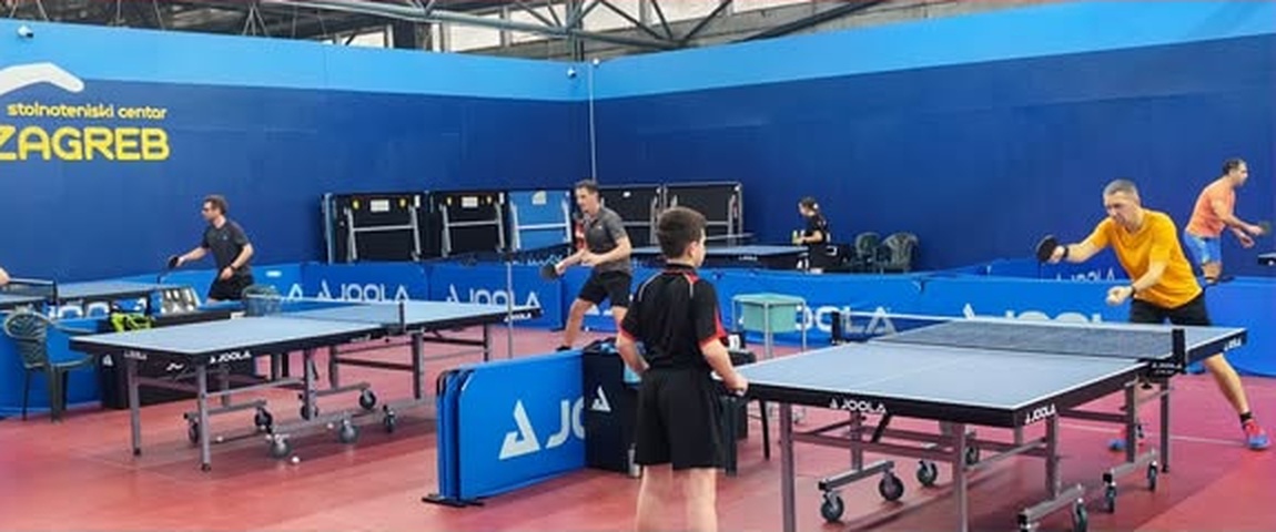 Trening u dvorani STC Zagreb – mladi igrač i rekreativci za Joola stolovima